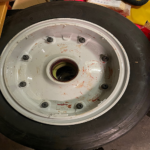 MD83 / Nose Wheels / Certs